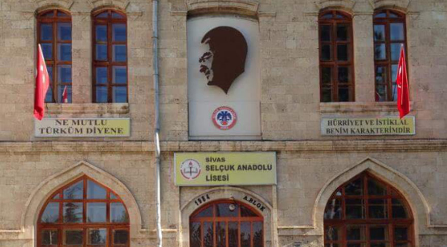 Sivas Selçuk Anadolu Lisesi’nde Atatürk’ün sözlerine sansür gibi uygulama