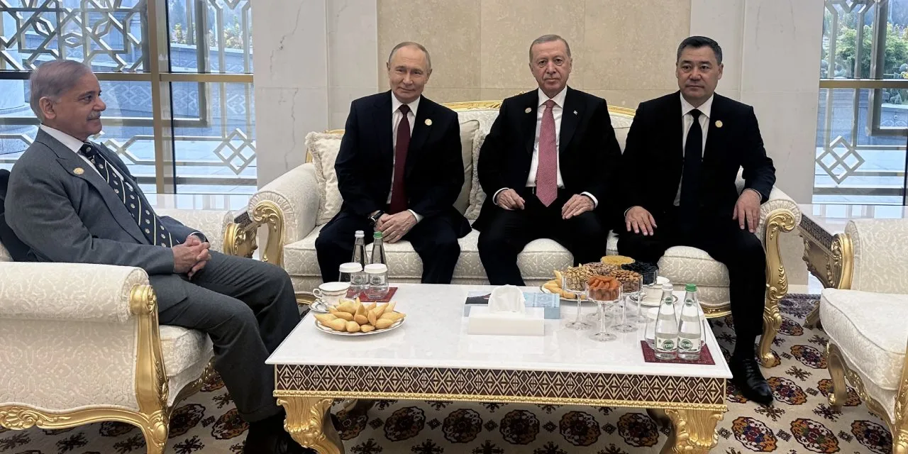 Erdoğan ve Putin Türkmenistan'da görüştü