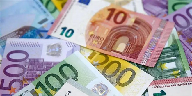 Dolar zayıfladı, euro coştu