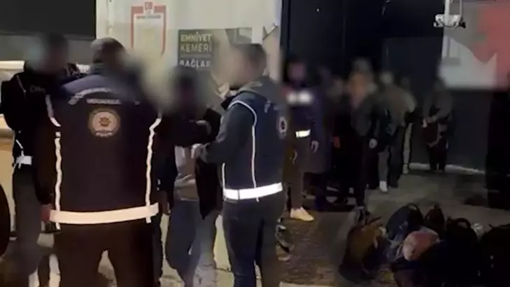 Göçmen kaçakçılığı yapan 19 kişi kişi tutuklandı.