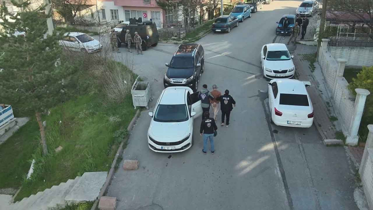 Sivas’ta klavye fareleri kıskıvrak yakalandı!