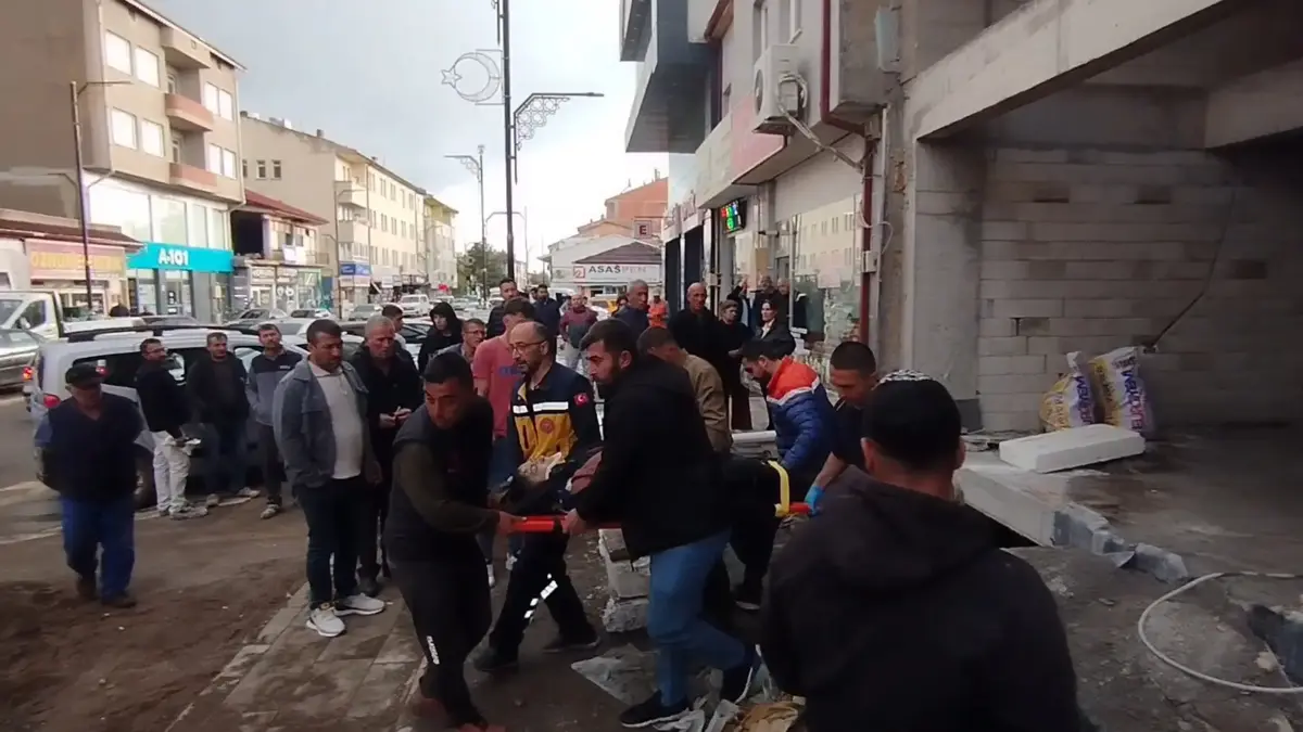Sivas'ta Asansör boşluğuna düşen kadın yaralandı
