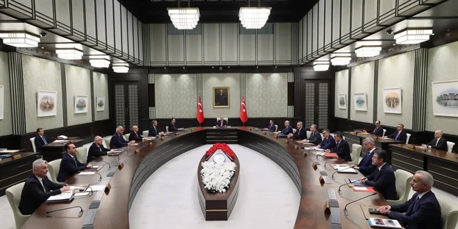 Kabine toplanıyor...