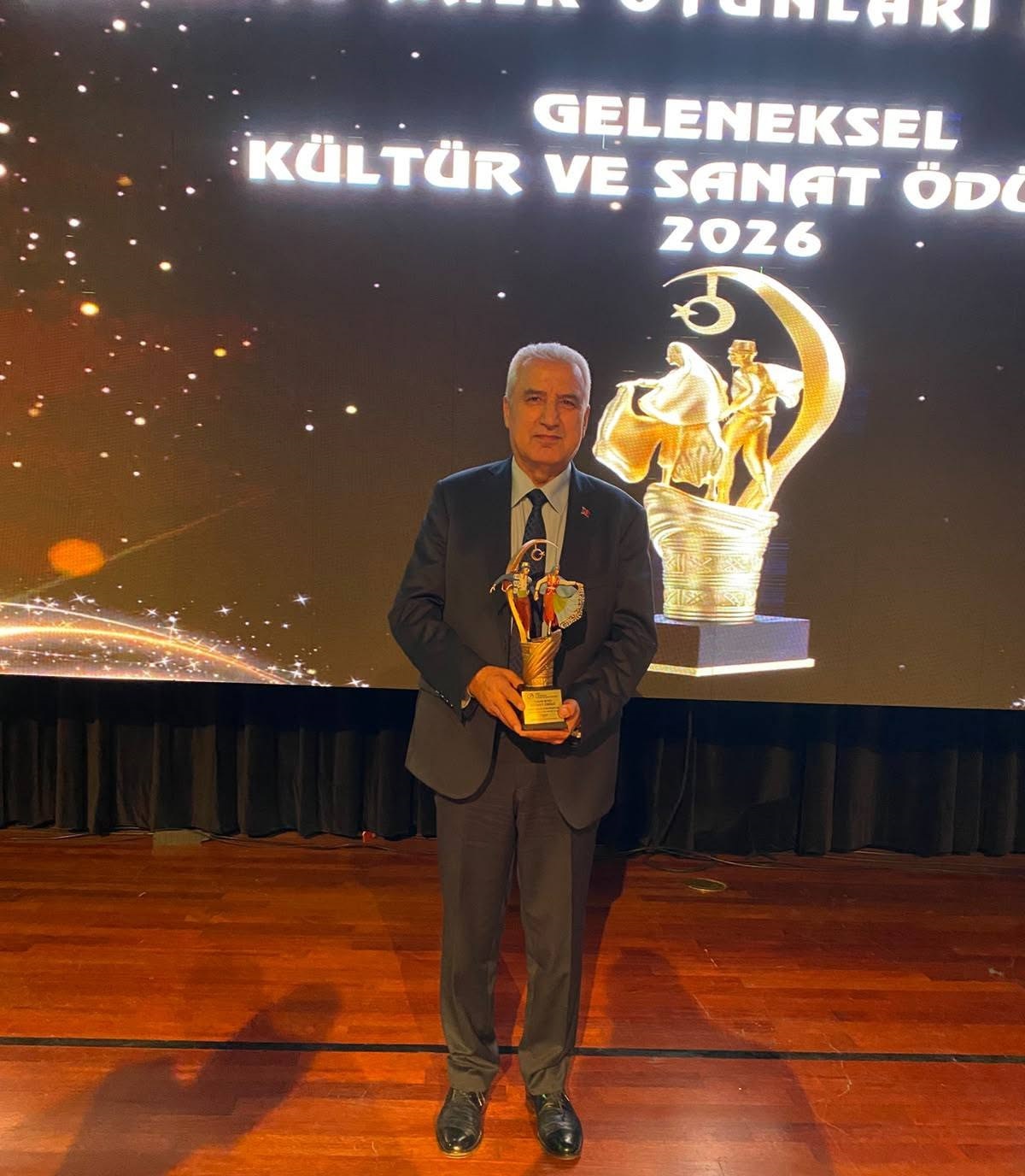 Ziya Soybayraktar’a Halk Oyunlarında Yaşam Boyu Hizmet Ödülü!