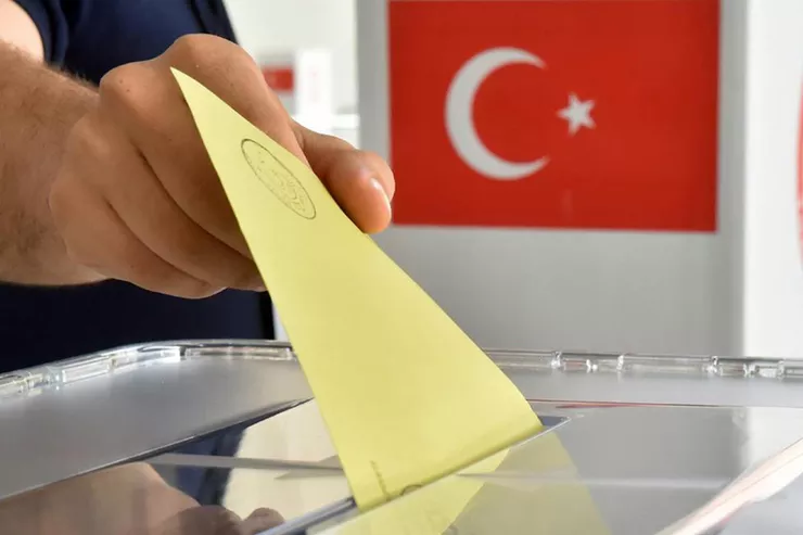 Erken seçim için tarih verdi