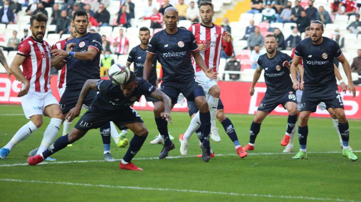 Sivasspor-Antalyaspor maçında yağmur gibi gol